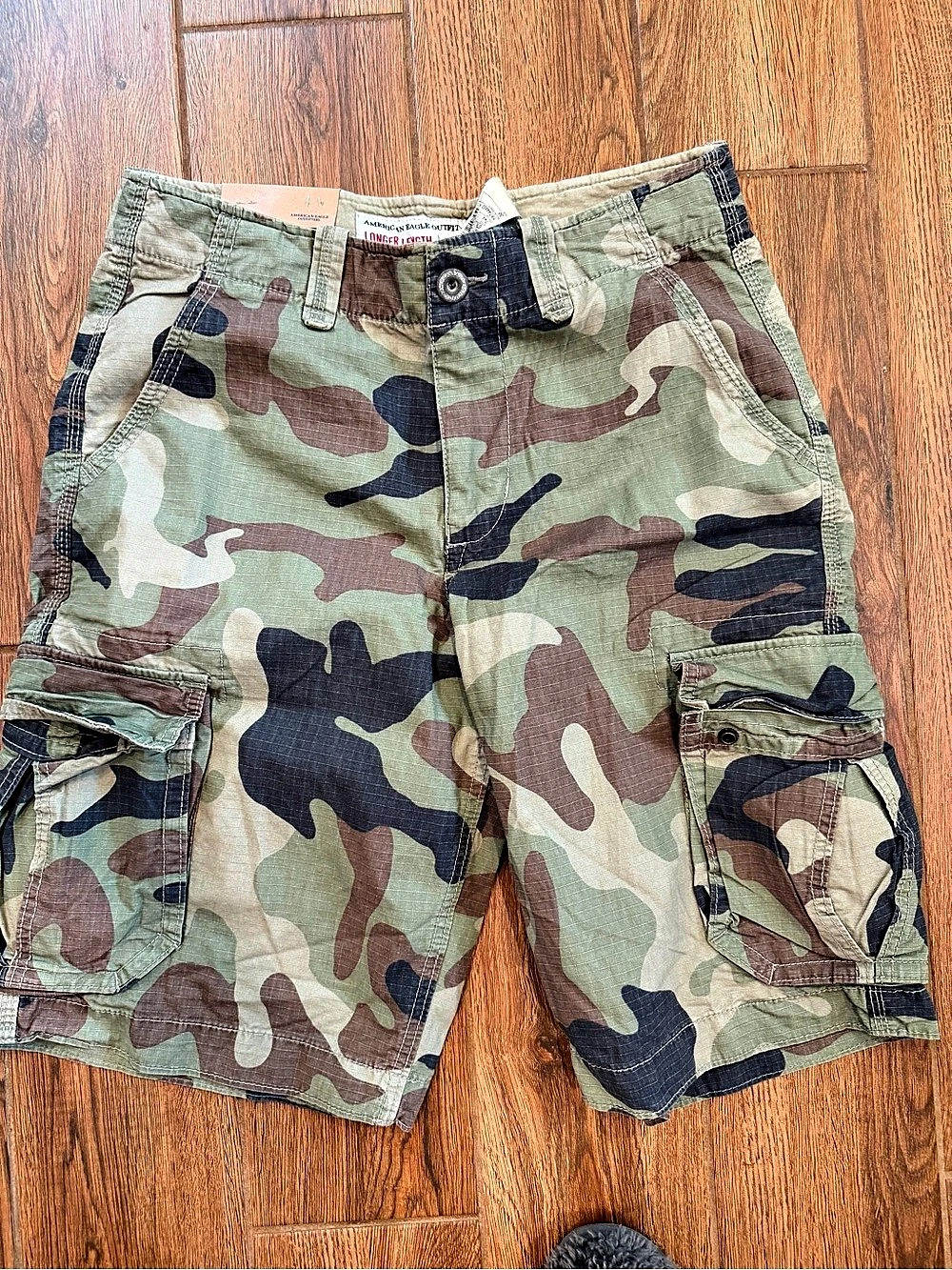 American Eagle Outfitters Longer Length Cargo Shorts Camo Waist 30 / NWT